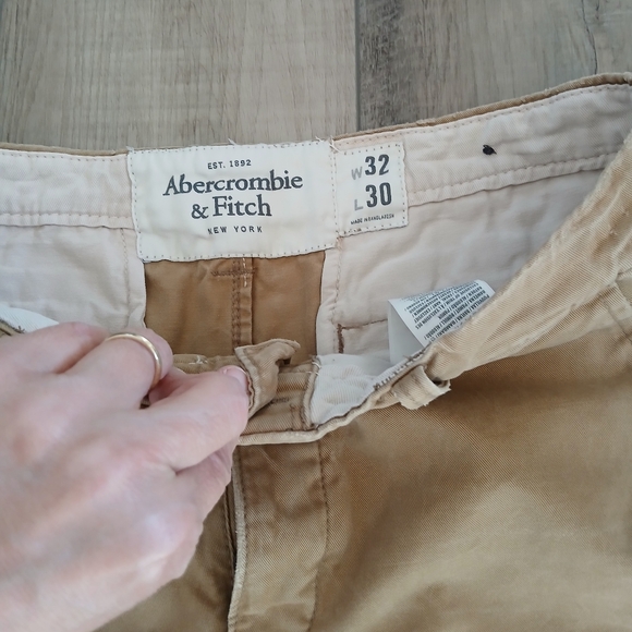 Abercrombie & Fish Men's Chino Khakis Pants in Tan. Size W32 x L30 - Picture 4 of 7